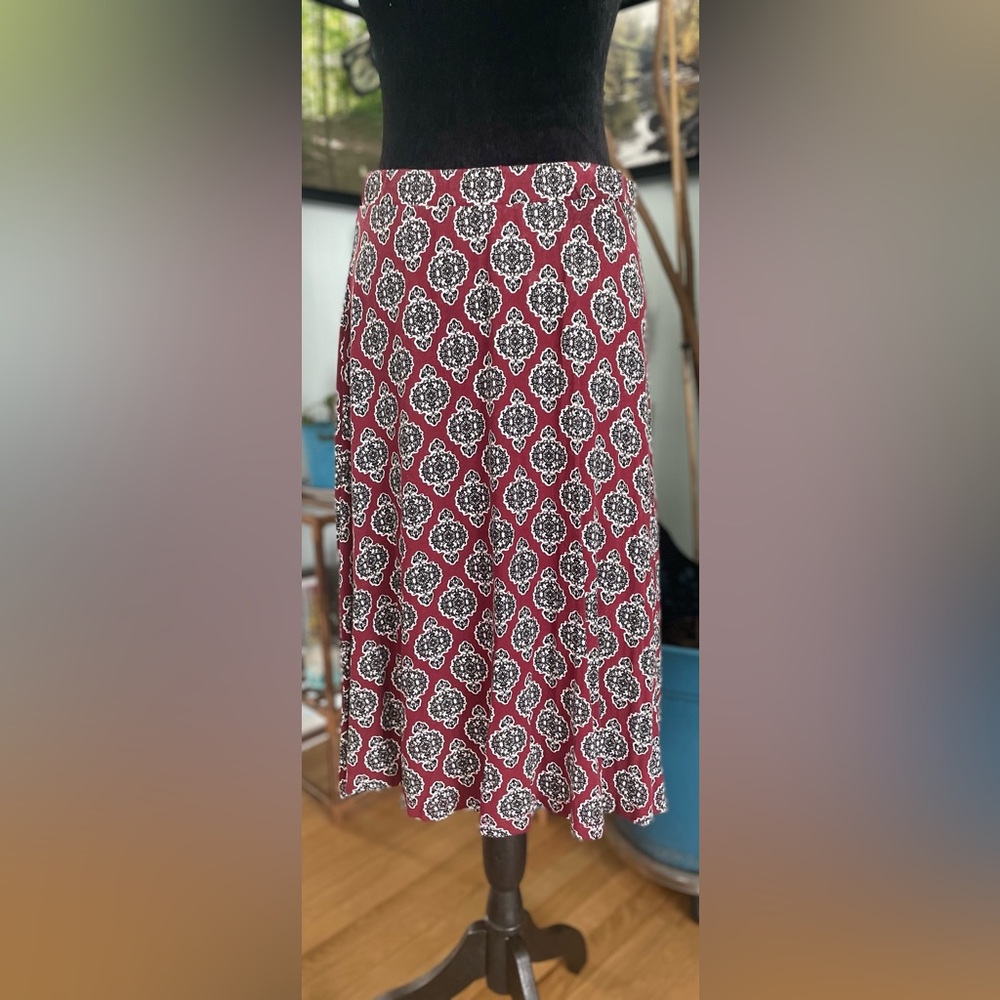 Wine, Black & White Lined Skirt Size Medium